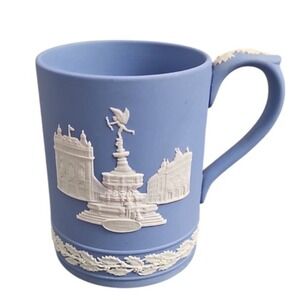 Wedgwood Jasperware Mug -‎ 1977 Christmas Piccadilly Circus - Collectible